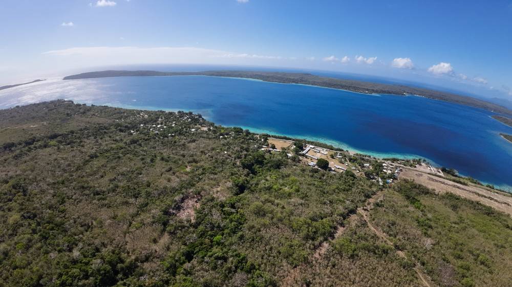The Havannah shore from the air, with reef, villages and Moso Island across the harbour